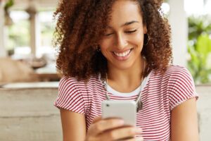 3 secondes, 3 heures ou 3 jours : ce que votre délai de réponse révèle sur votre relation