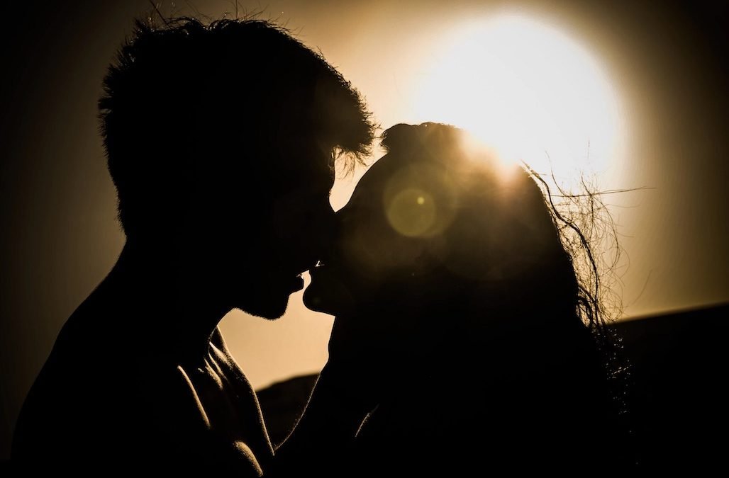 Le baiser parfait du premier rendez‑vous