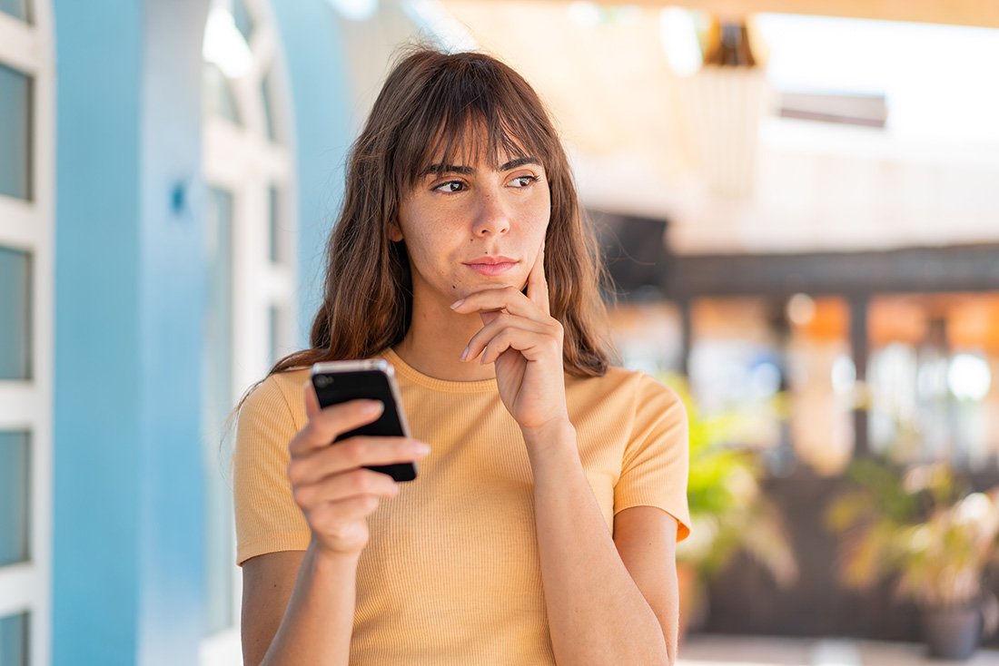 Micropsychologie du message: ce que votre délai communique, sans un mot
